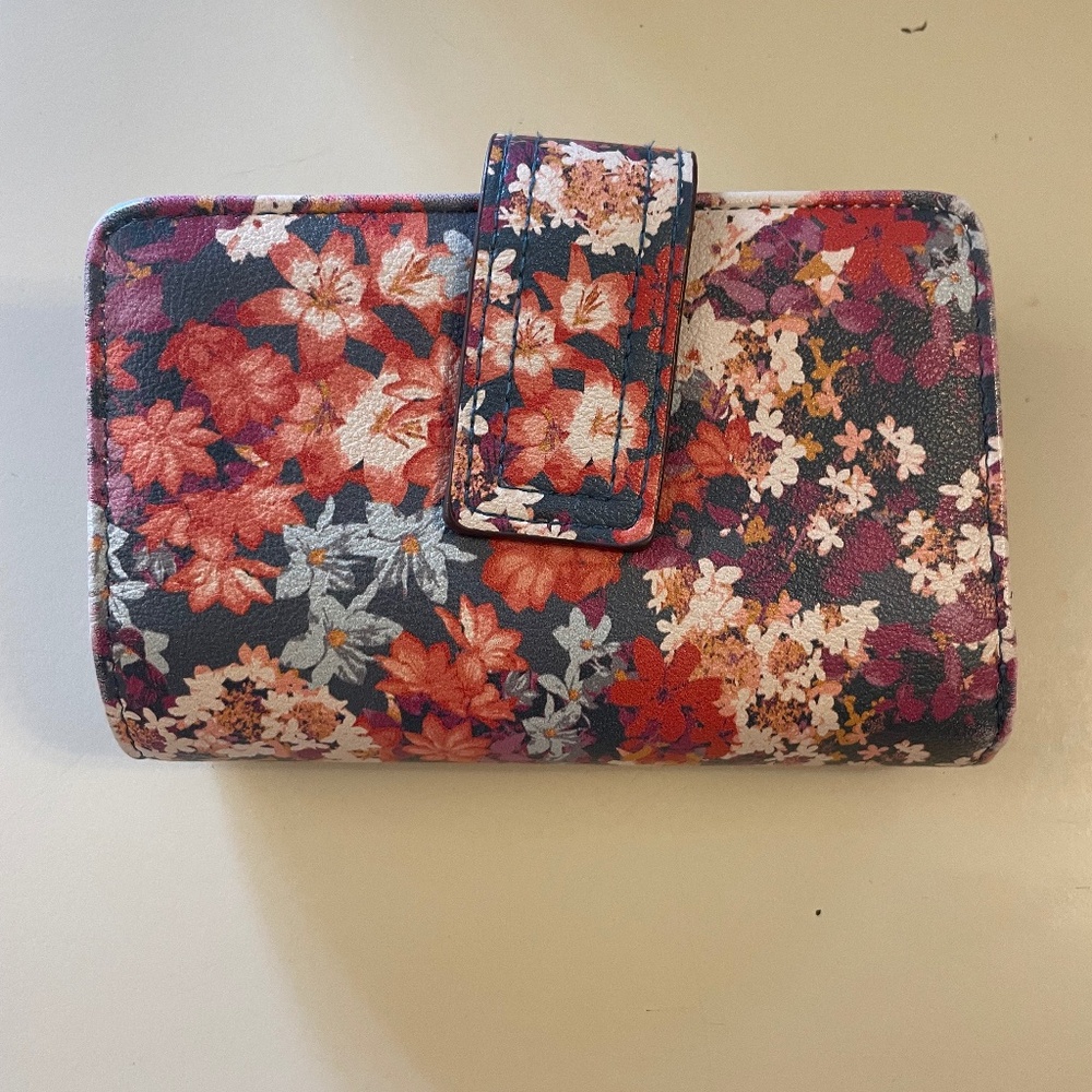 Kohl’s 100% imitation, leather, wallet, floral design RFID Blocking